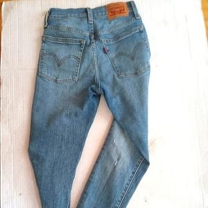 Levi's wedgie skinny 24